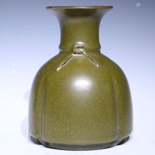 A teadust-glazed vase,Qian long Mark