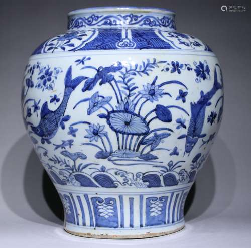 A blue and white 'fish and waterseeds' jar,Wan li Mark