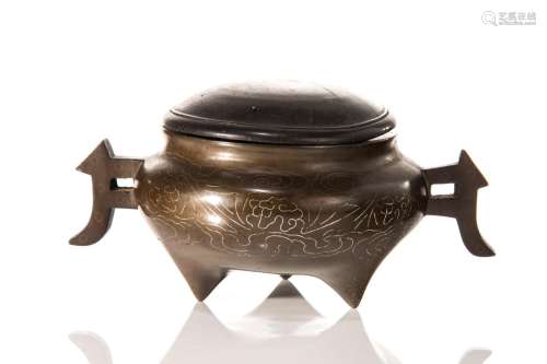 SMALL CHINESE BRONZE COVERED TRIPOD CENSER