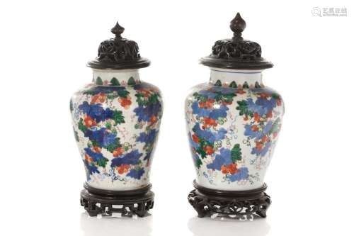 TWO CHINESE TRANSITIONAL WUCAI PORCELAIN VASES