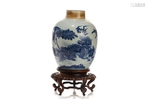 CHINESE MING BLUE & WHITE PORCELAIN OVIFORM JAR