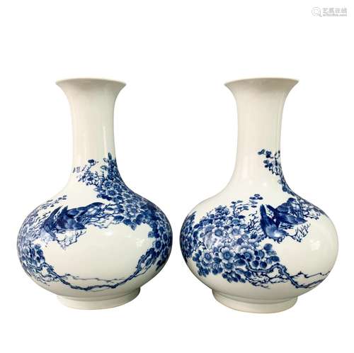 A pair of Wang bu's blue and white 'floral and birds' vase