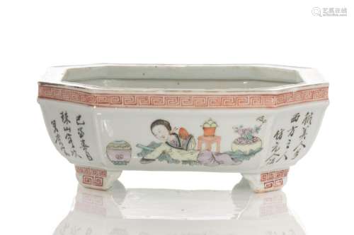 19TH C. CHINESE FAMILLE ROSE PORCELAIN PLANTER