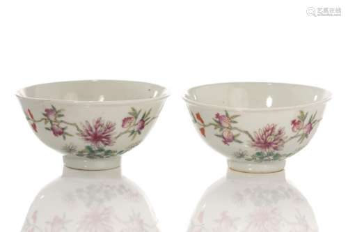PAIR OF CHINESE FAMILLE ROSE PORCELAIN BOWLS