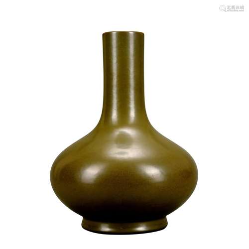 A teadust-glazed vase,Qian Long Mark