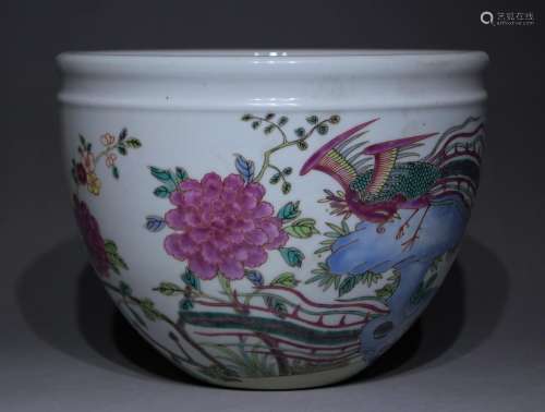 A famille-rose 'floral' jar,Yong zheng Mark