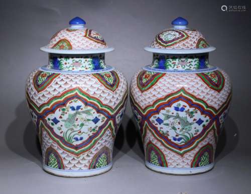 A pair of Wu cai jar and cover,Kang xi Mark
