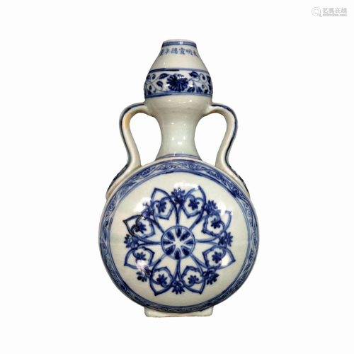 A Flat Blue And White 'Rosette' Vase