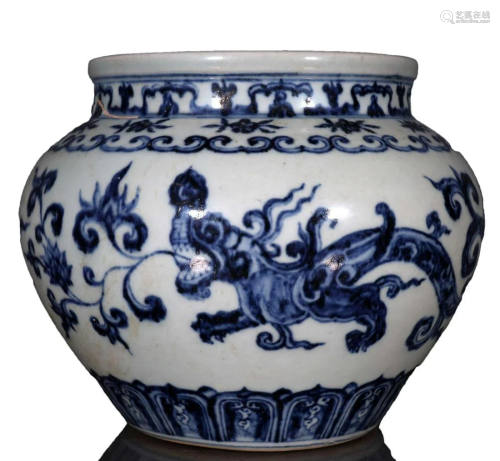 A Wonderful Blue And White Dragon Pot