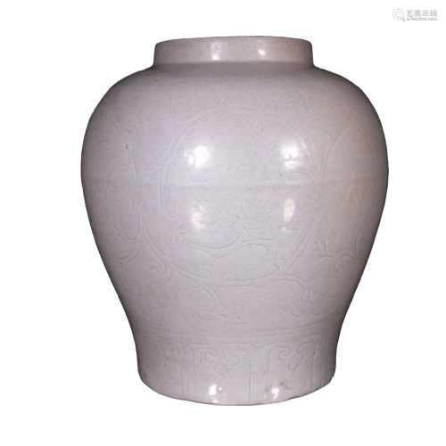 A Lovely White-glazed Flower-carved Pot