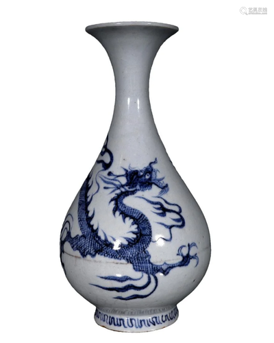 A Lovely Blue And White Dragon Pear-shaped Vase