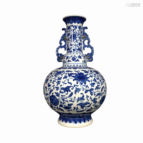 A Blue And White Gourd-Shaped Vase