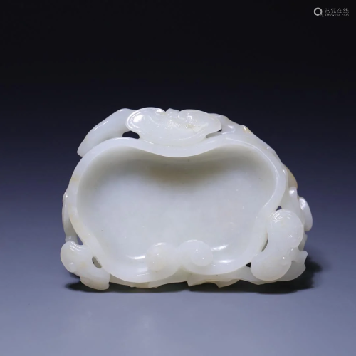 A Hetian Jade Lingzhi-Form Saucer