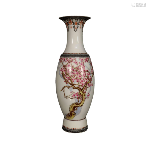 A Wonderful Famille-Rose Flower Vase