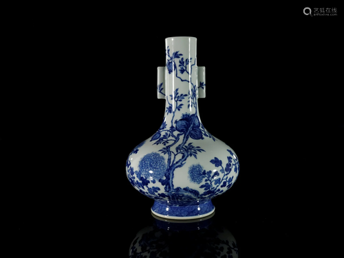 A Blue and White Flower and Fruit Pattern Vase