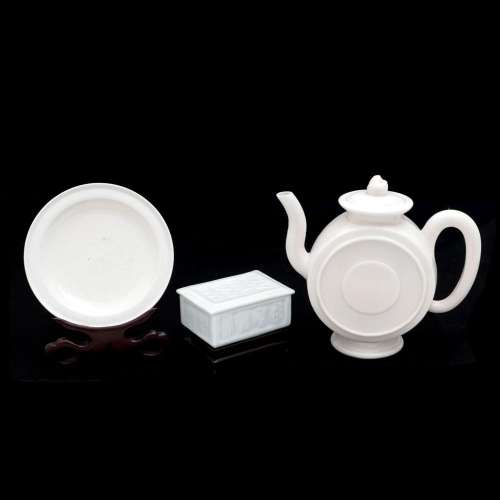 A TEAPOT, A SMALL PLATE AND A BOX