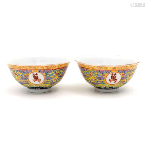 PAIR OF BOWLS