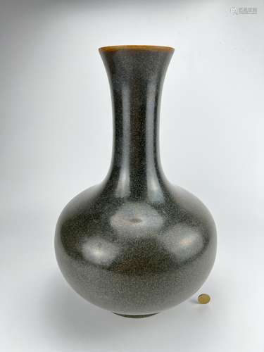 A monochrome vase, marked, Qing Dynasty Pr.