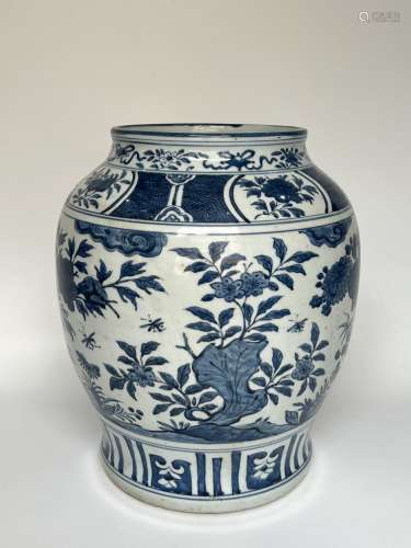 A large blue&white tea jar, Ming Dynasty Pr.