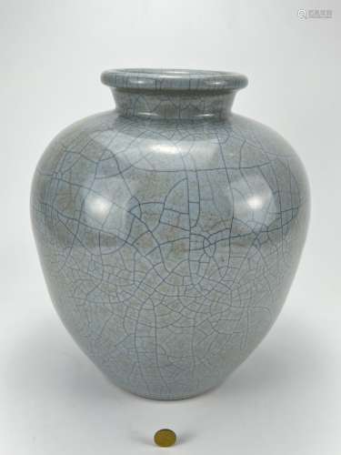 A ge-type jar, Qing Dynasty Pr.