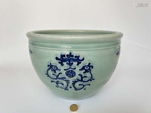 A light-blue ground blue&white jar, QianLong Pr.