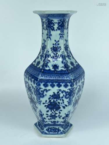 A rare type of blue&white vase, Qing Dynasty Pr.