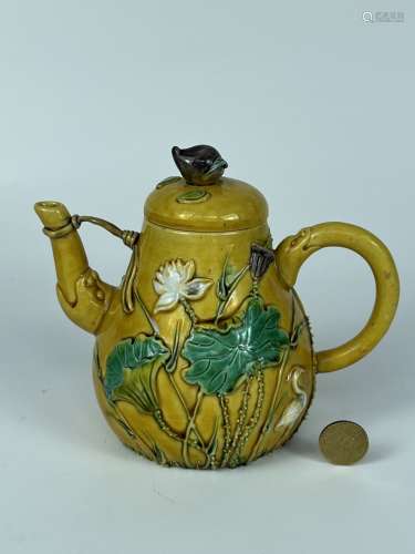 A incavred imperial colour teapot, Republic Pr.