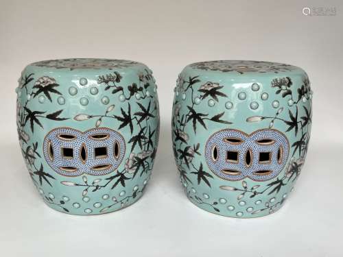 A pair of drum-type vases, Qing Dynasty Pr.