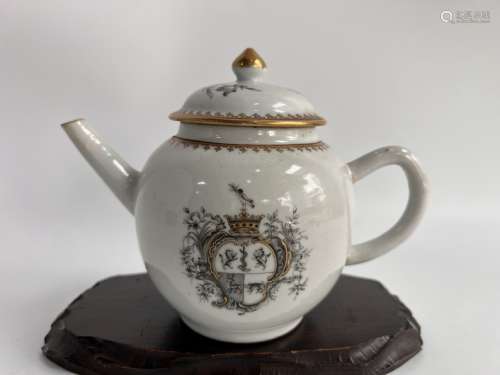A rare teapot with badges, YongZheng Pr.