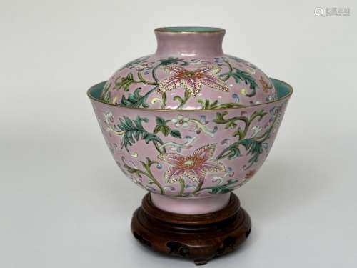 A famille rose covered cup,marked, Qing Dynasty Pr.