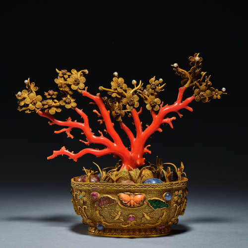 Pure gold coral tree of Qing Dynasty in China