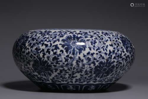 Qing Dynasty, blue and white twined flower pattern washing