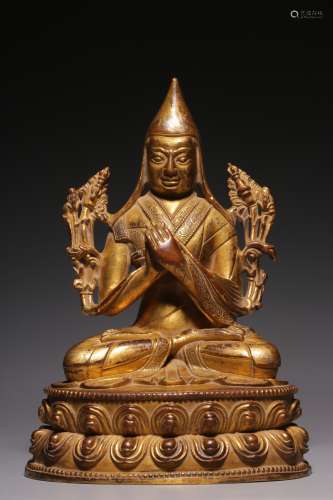 A bronze gilt sitting statue of Zongkhapa in qing Dynasty