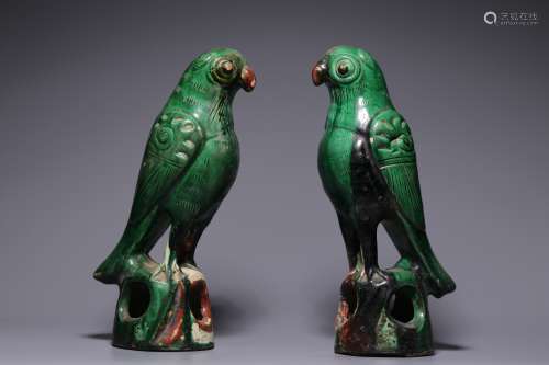 A pair of glass parrots in qing Dynasty