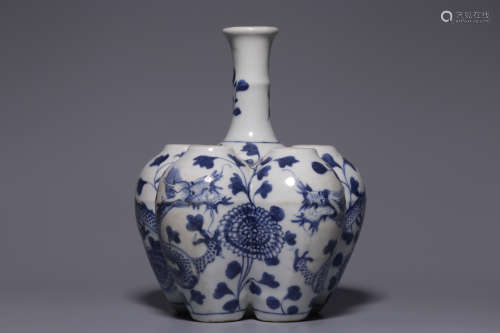 Qing Dynasty, blue and white dragon pattern six-tube bottle