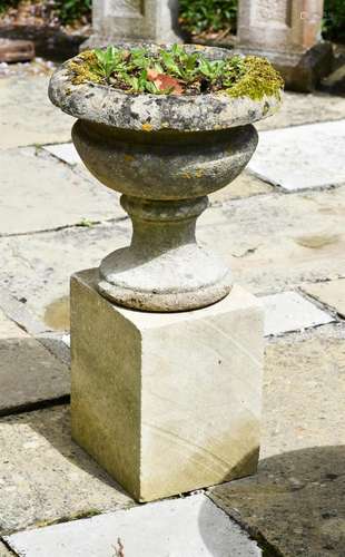 A PAIR OF COTSWOLD STONE VASES, EARLY 19TH CENTURY