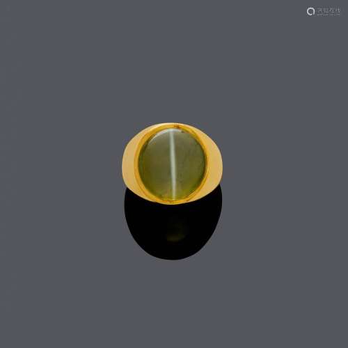 BAGUE EN OR CHRYSOBERYLL OEIL DE CHAT, vers 1980.Or jaune en...