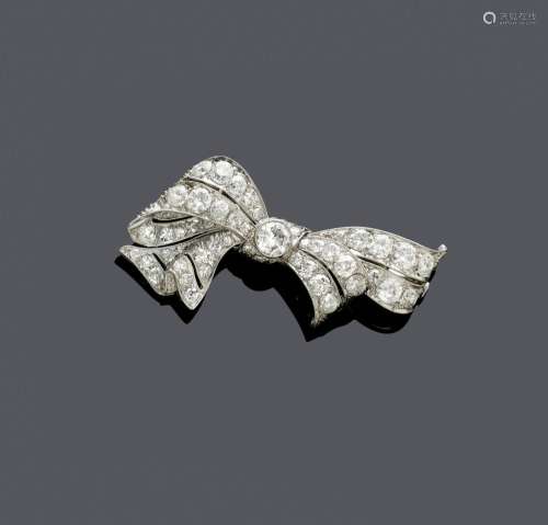 BROCHE EN DIAMANT, vers 1910.Platine, 10g.Broche décorative ...