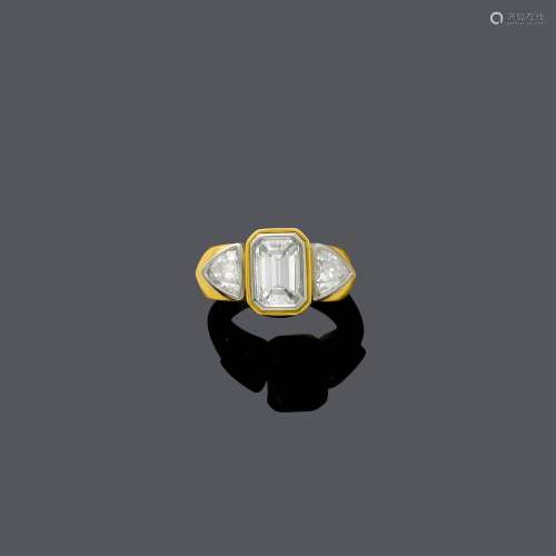 BAGUE EN OR DIAMANT, vers 1980.Or jaune et blanc 750, 14g.Ba...