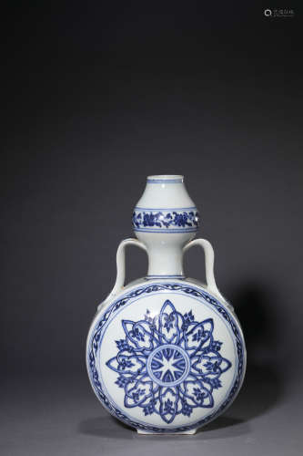 Blue and White Double-Gourd Oblate Vase