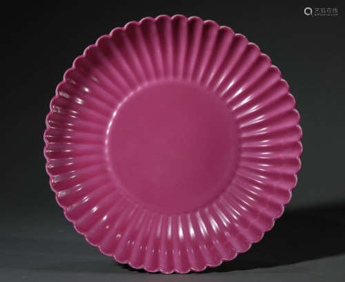 Rouge-Red Glaze Chrysanthemum Plate