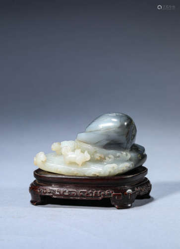 Grey and White Jade Auspicious Beast Boulder Ornament