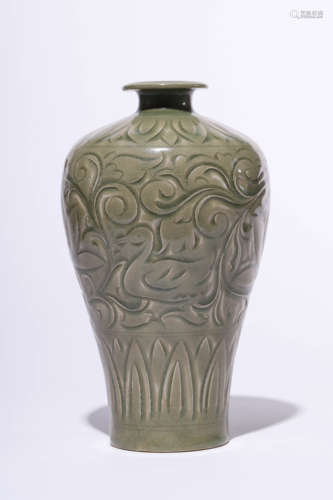 Incised Yaozhou Kiln Meiping Vase