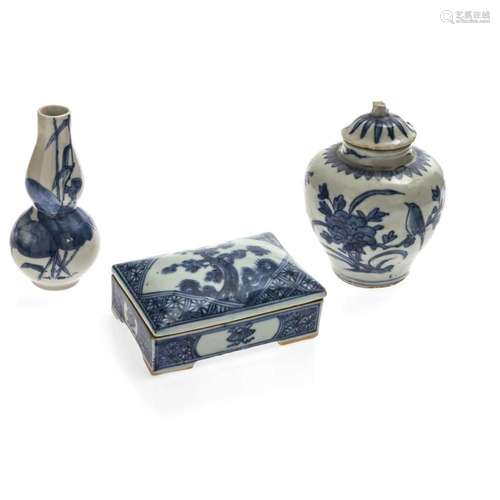 Petschaftdose und Deckelvase - China, Ming, um 1600