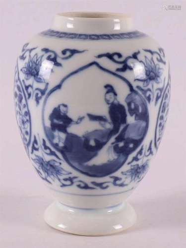 A blue and white porcelain tea caddy without lid, China, 18t...