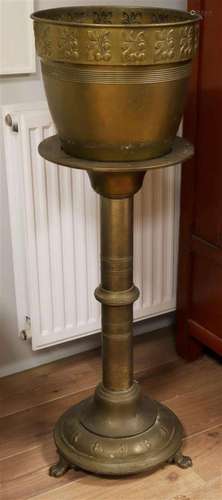 A brass cache pot on associated pedestal, ca. 1920.