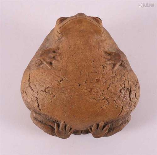 A modeled pottery frog, design & execution Marion Askjae...