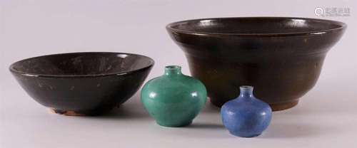 Various ceramics, including design and execution: Anno Smith...