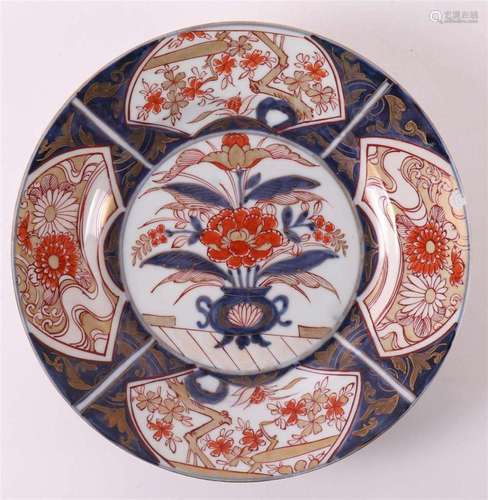 A porcelain Imari dish, Japan, circa 1700.