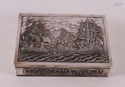 A 2nd grade 835/1000 silver cigarette box, mid 20th century.